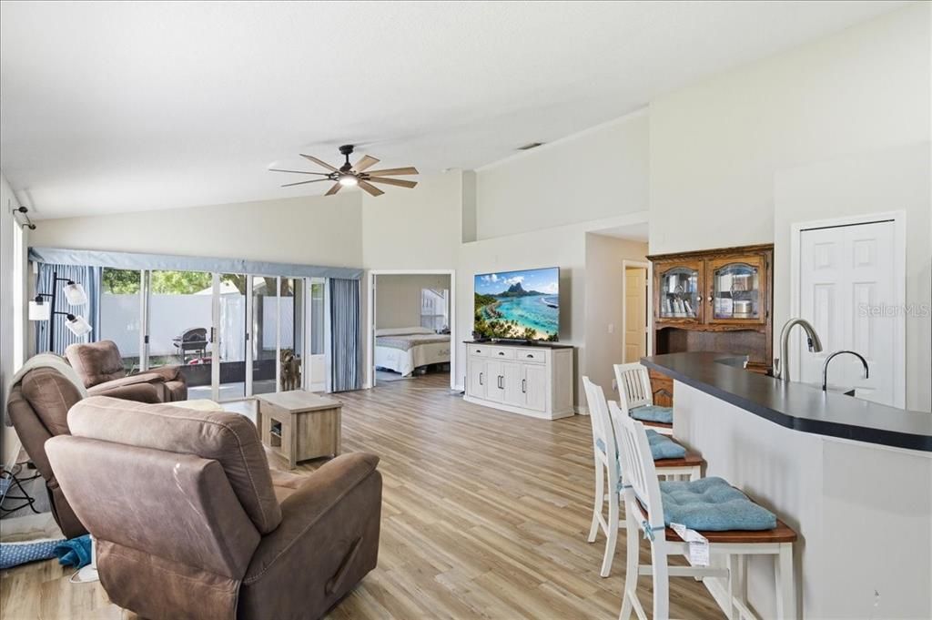 Active With Contract: $350,000 (3 beds, 2 baths, 1710 Square Feet)