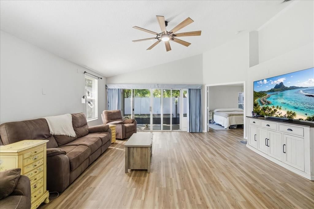 Active With Contract: $350,000 (3 beds, 2 baths, 1710 Square Feet)