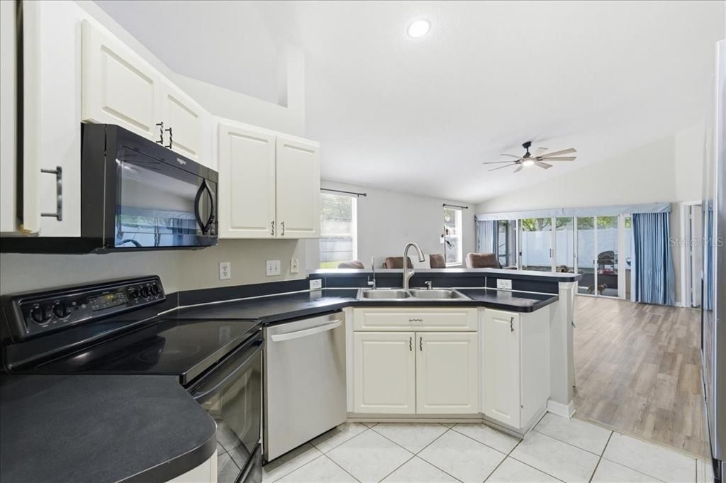 Active With Contract: $350,000 (3 beds, 2 baths, 1710 Square Feet)