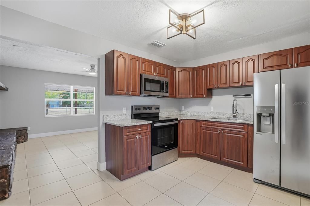 Active With Contract: $310,000 (3 beds, 1 baths, 900 Square Feet)