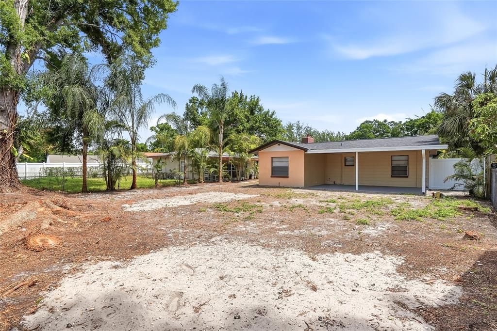Active With Contract: $310,000 (3 beds, 1 baths, 900 Square Feet)