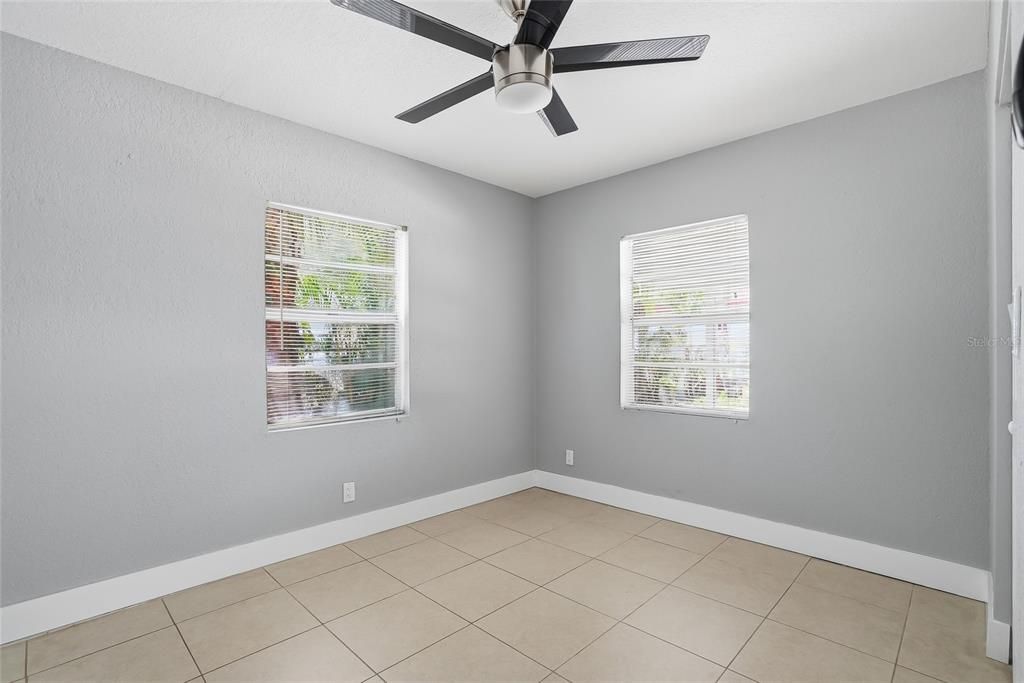 Active With Contract: $310,000 (3 beds, 1 baths, 900 Square Feet)