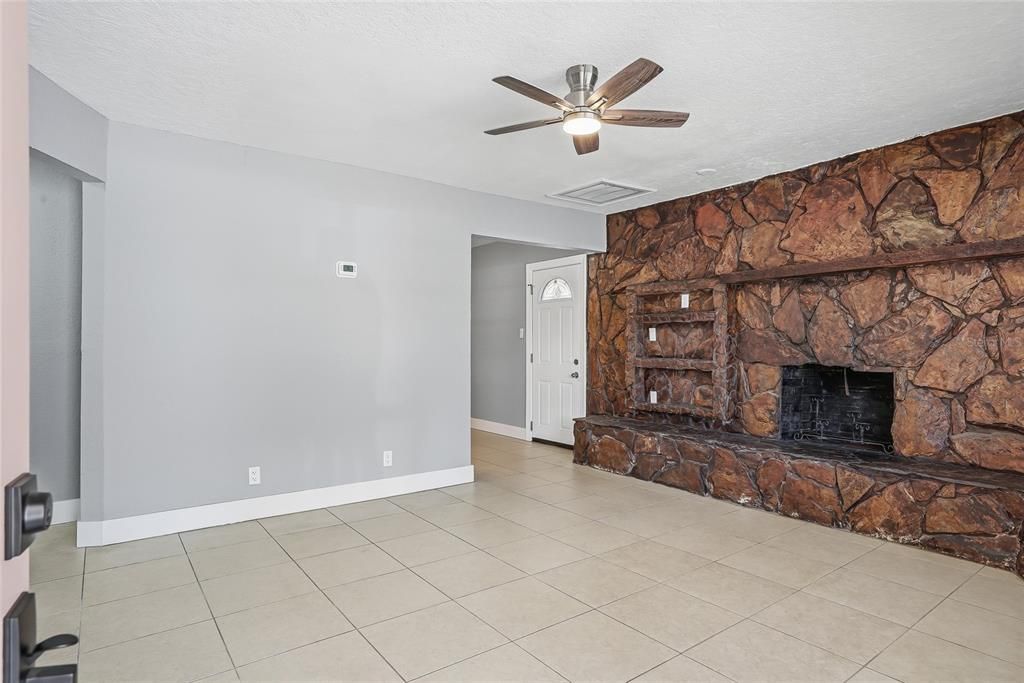 Active With Contract: $310,000 (3 beds, 1 baths, 900 Square Feet)
