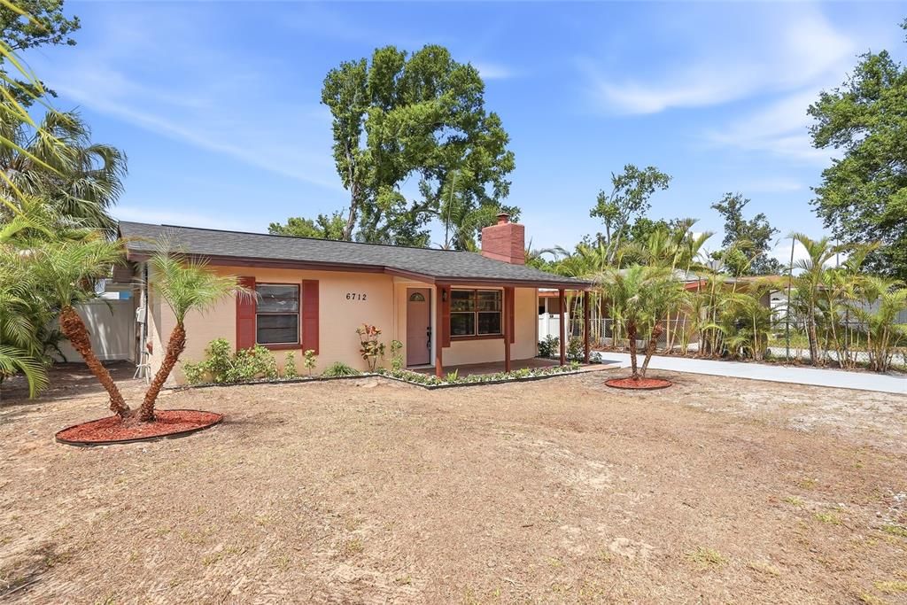 Active With Contract: $310,000 (3 beds, 1 baths, 900 Square Feet)