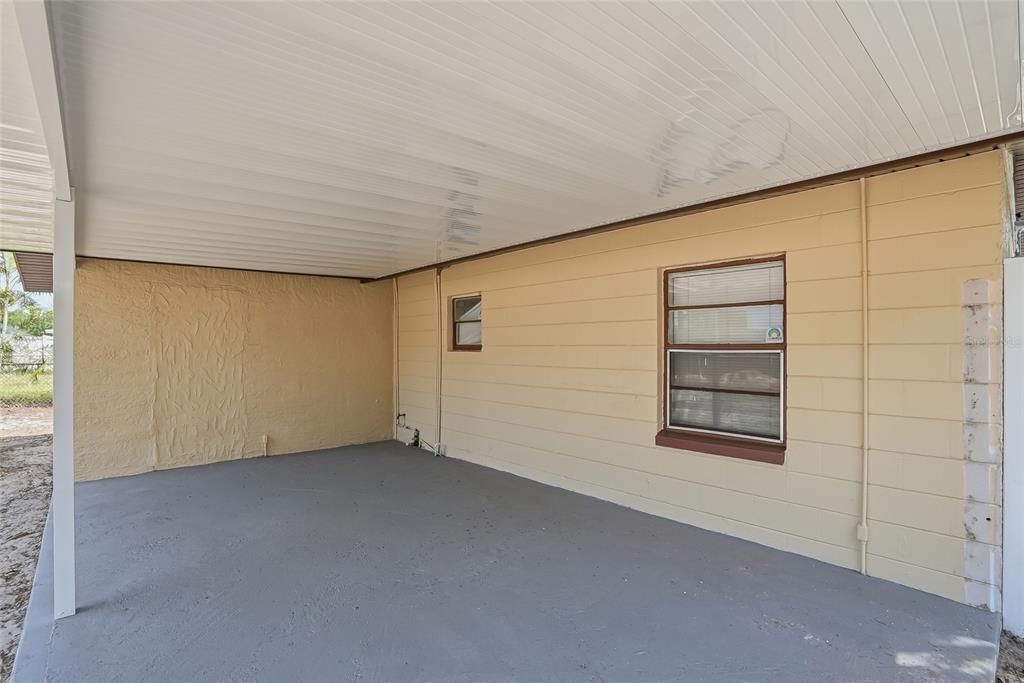 Active With Contract: $310,000 (3 beds, 1 baths, 900 Square Feet)
