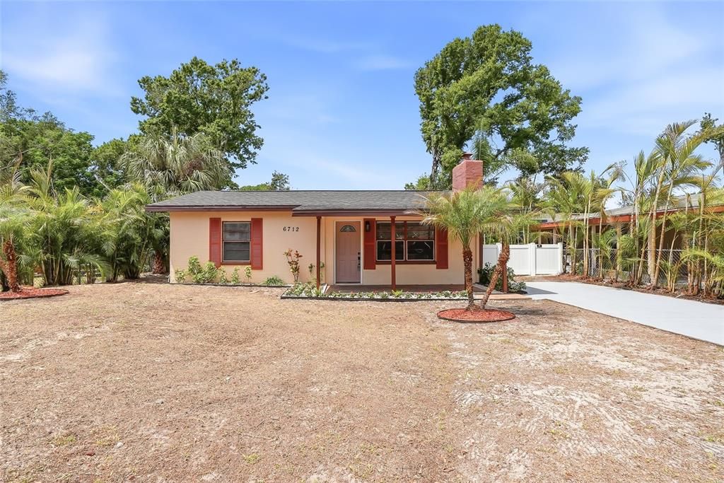 Active With Contract: $310,000 (3 beds, 1 baths, 900 Square Feet)