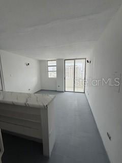 For Sale: $395,000 (1 beds, 1 baths, 525 Square Feet)