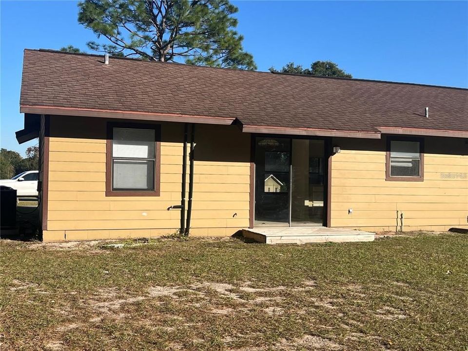 Active With Contract: $1,250 (2 beds, 1 baths, 850 Square Feet)