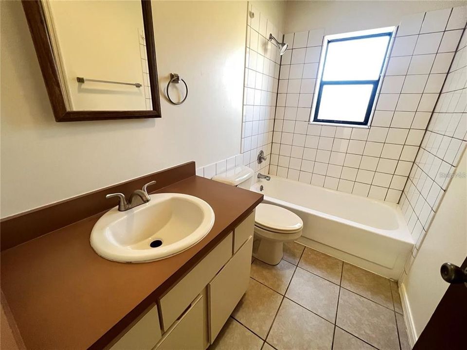 Active With Contract: $1,250 (2 beds, 1 baths, 850 Square Feet)
