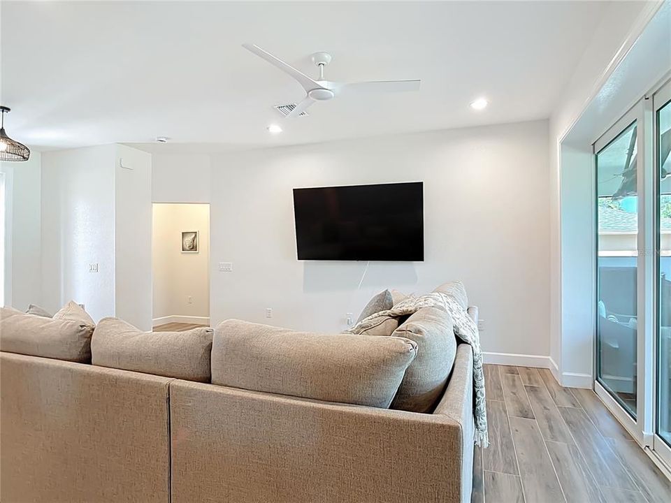 For Rent: $2,950 (3 beds, 2 baths, 1602 Square Feet)