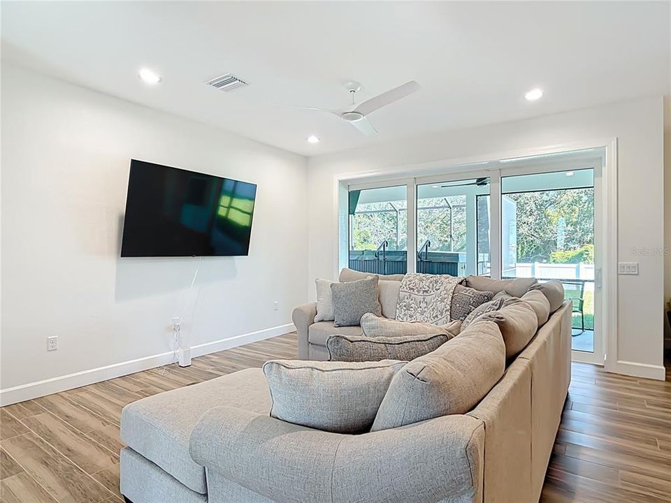 For Rent: $2,950 (3 beds, 2 baths, 1602 Square Feet)