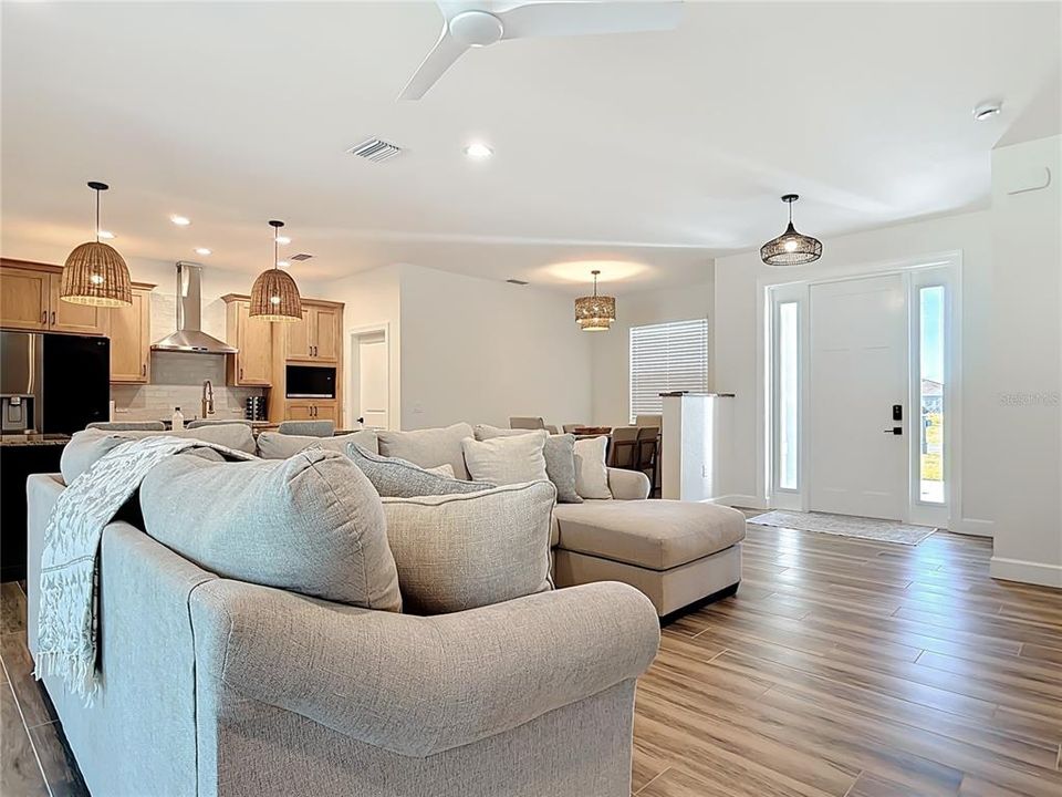 For Rent: $2,950 (3 beds, 2 baths, 1602 Square Feet)