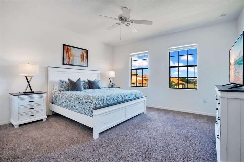 Activo con contrato: $475,000 (5 camas, 4 baños, 2333 Pies cuadrados)