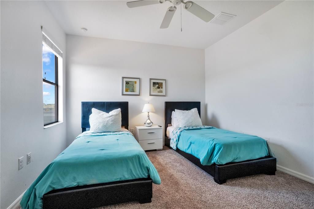 Activo con contrato: $475,000 (5 camas, 4 baños, 2333 Pies cuadrados)