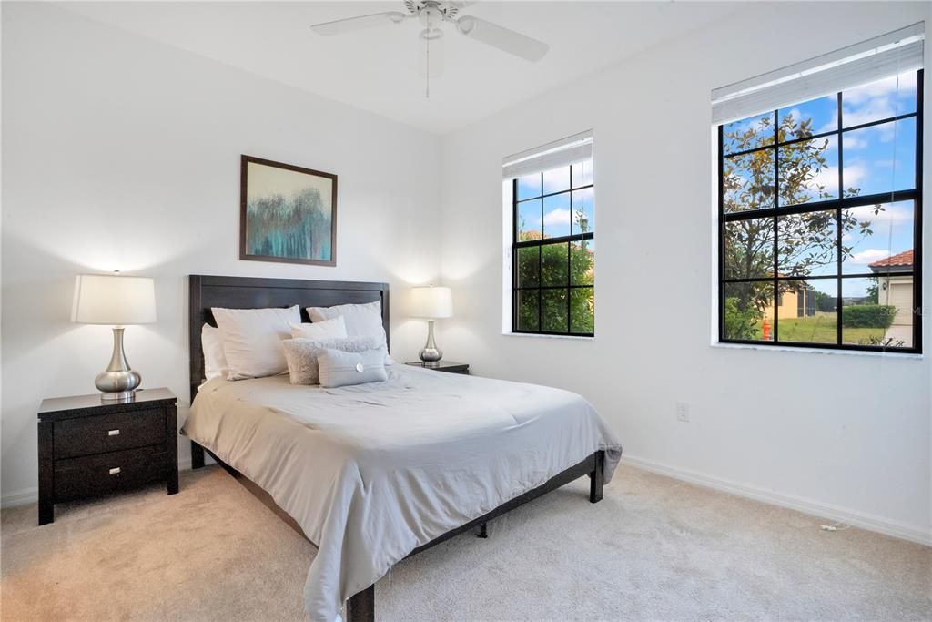 Activo con contrato: $475,000 (5 camas, 4 baños, 2333 Pies cuadrados)