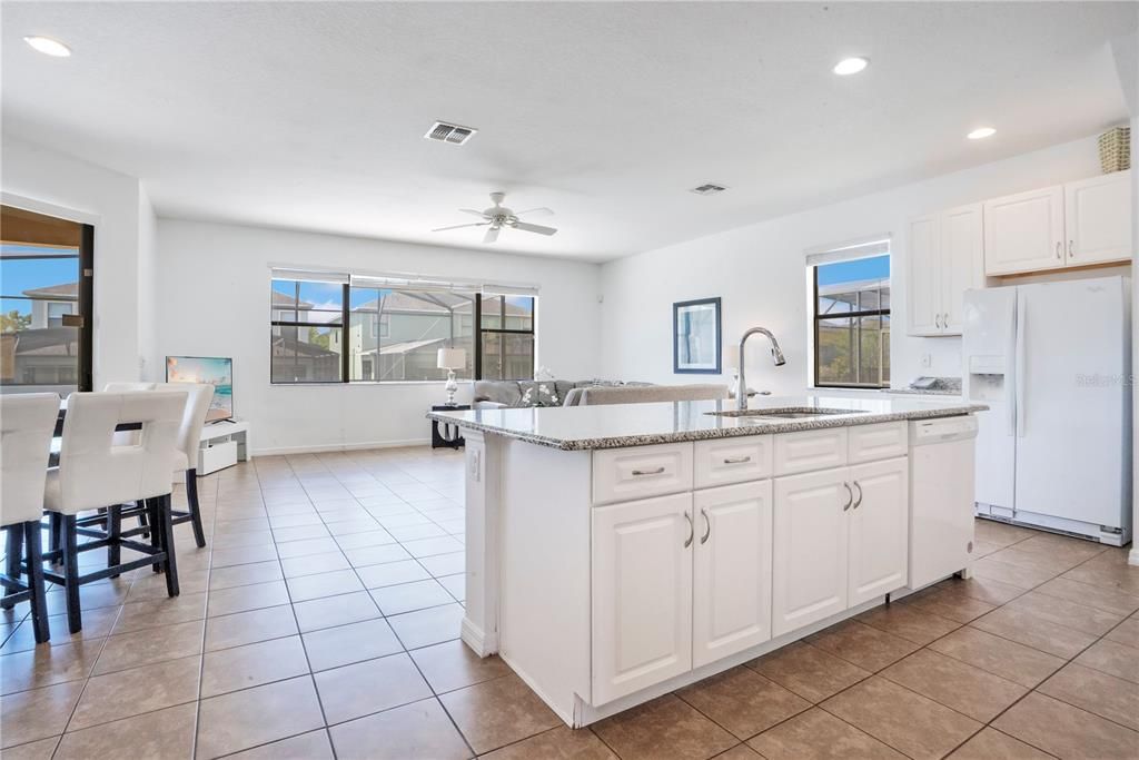 Activo con contrato: $475,000 (5 camas, 4 baños, 2333 Pies cuadrados)