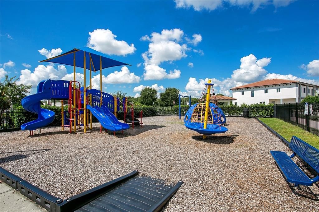Activo con contrato: $475,000 (5 camas, 4 baños, 2333 Pies cuadrados)