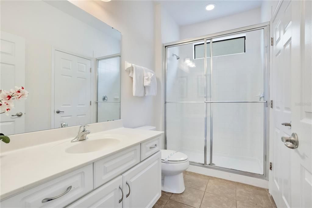 Activo con contrato: $475,000 (5 camas, 4 baños, 2333 Pies cuadrados)