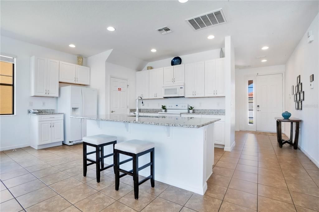 Activo con contrato: $475,000 (5 camas, 4 baños, 2333 Pies cuadrados)
