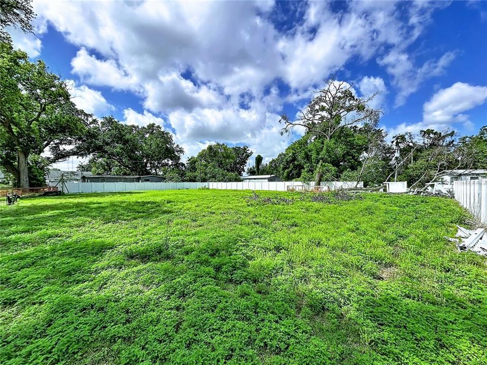 На продажу: $124,900 (0.38 acres)