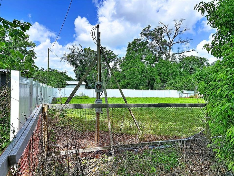 На продажу: $124,900 (0.38 acres)