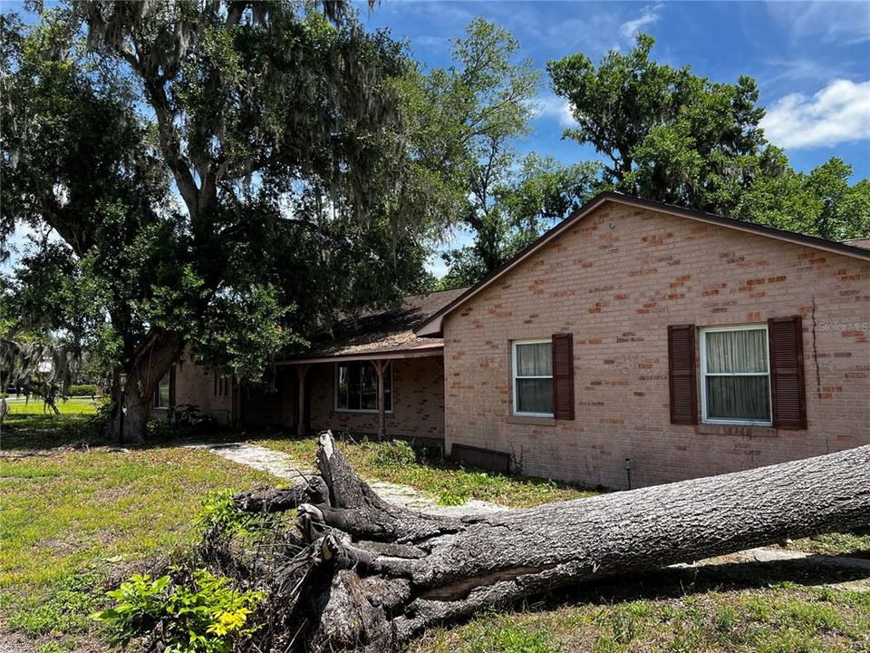 Active With Contract: $375,000 (3 beds, 2 baths, 2590 Square Feet)