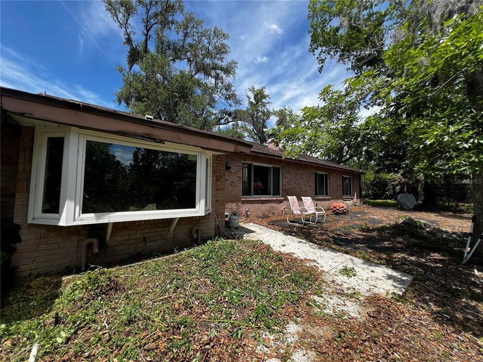 Active With Contract: $375,000 (3 beds, 2 baths, 2590 Square Feet)