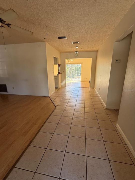 Active With Contract: $155,000 (2 beds, 1 baths, 1096 Square Feet)