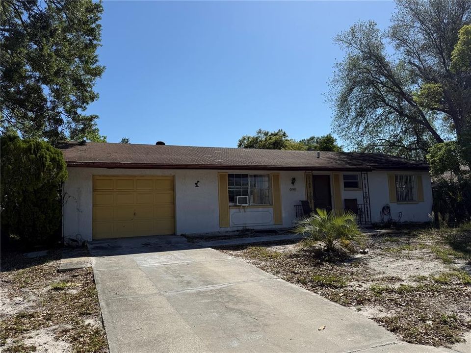 Active With Contract: $155,000 (2 beds, 1 baths, 1096 Square Feet)
