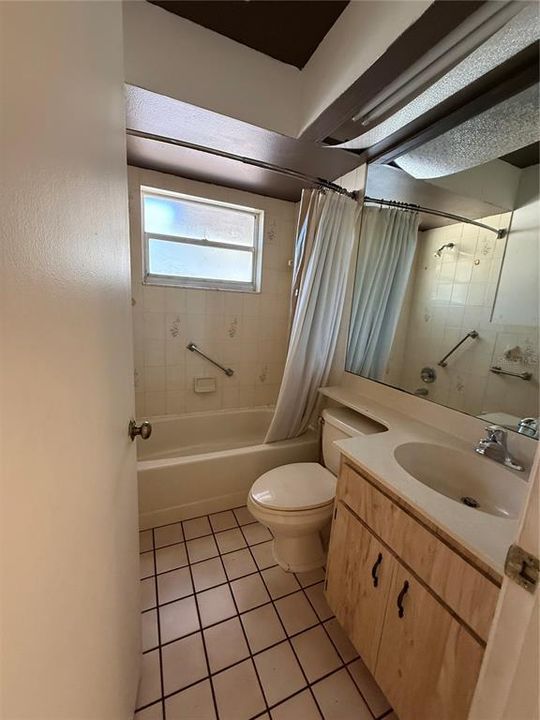Active With Contract: $155,000 (2 beds, 1 baths, 1096 Square Feet)