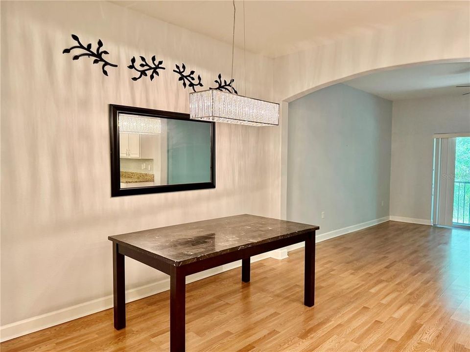 На продажу: $439,900 (3 спален, 2 ванн, 2115 Квадратных фут)