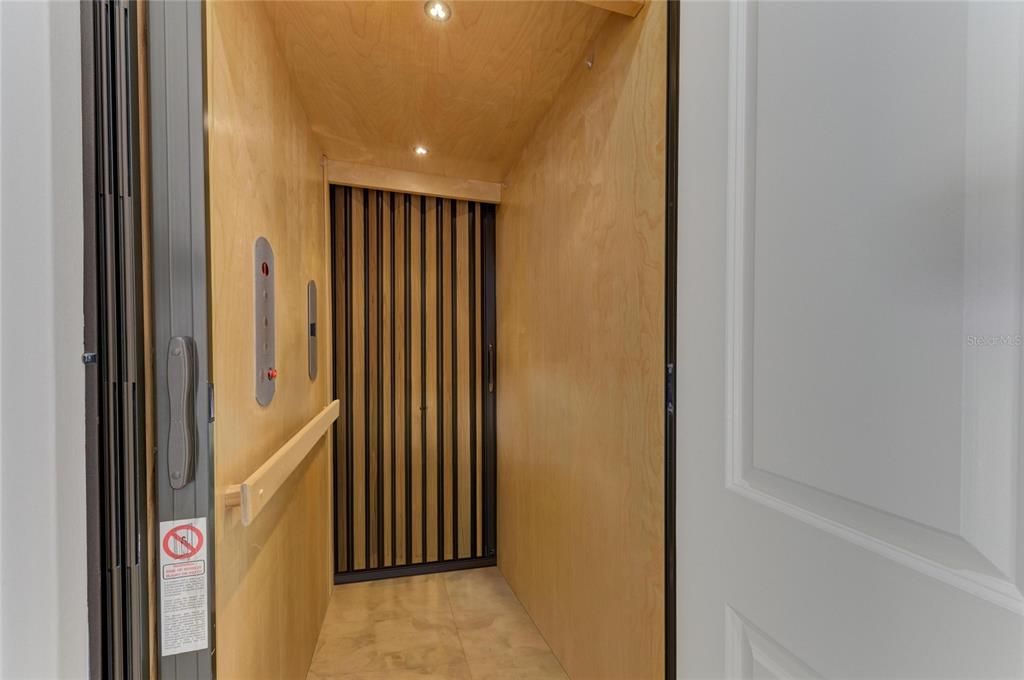 En Venta: $1,225,000 (3 camas, 3 baños, 2781 Pies cuadrados)