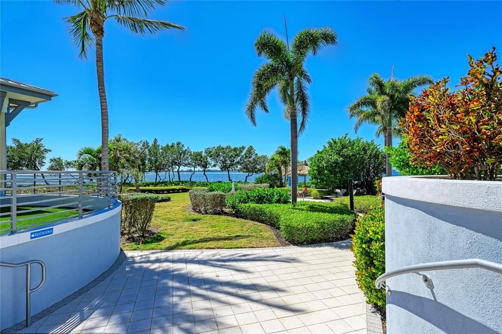 En Venta: $1,225,000 (3 camas, 3 baños, 2781 Pies cuadrados)