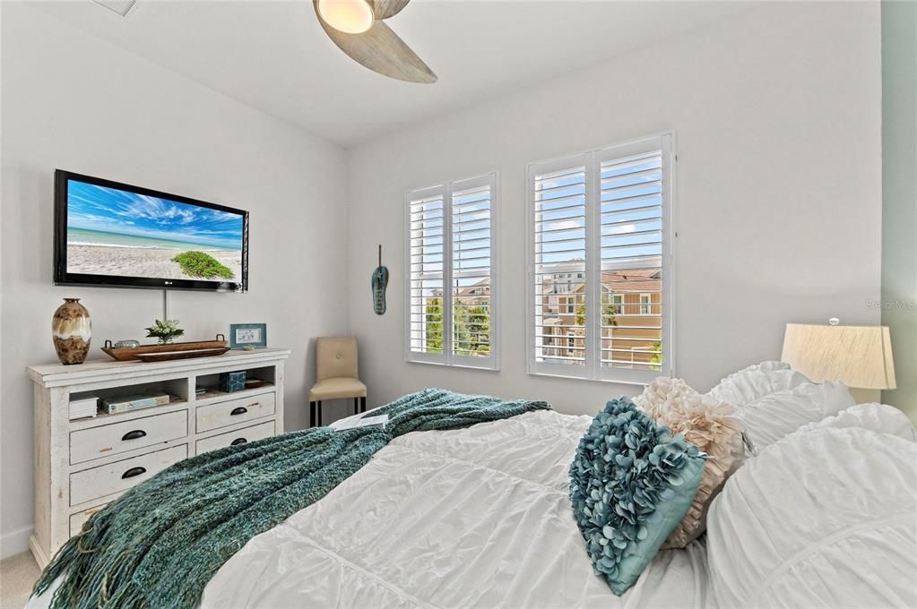 En Venta: $1,225,000 (3 camas, 3 baños, 2781 Pies cuadrados)