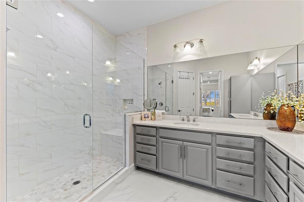 En Venta: $1,225,000 (3 camas, 3 baños, 2781 Pies cuadrados)