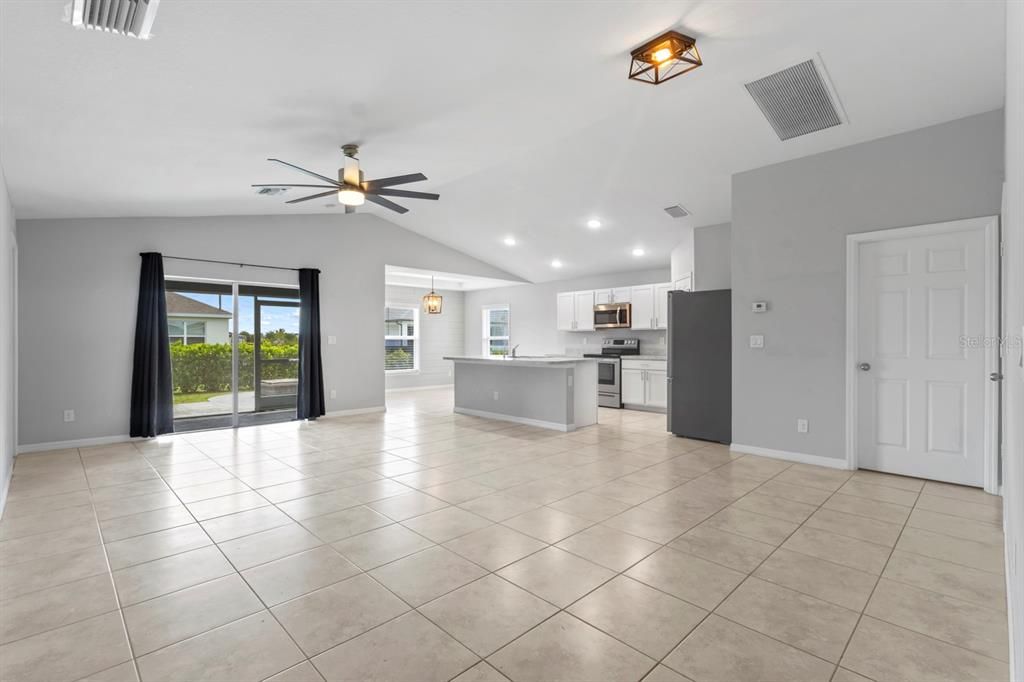 En Venta: $295,000 (3 camas, 2 baños, 1551 Pies cuadrados)