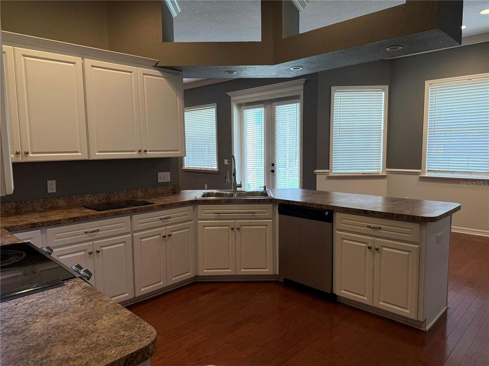 Active With Contract: $475,000 (4 beds, 2 baths, 2523 Square Feet)