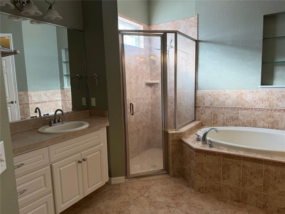 Active With Contract: $475,000 (4 beds, 2 baths, 2523 Square Feet)