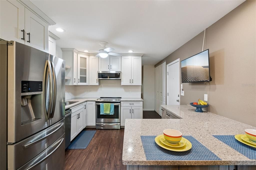 For Sale: $200,000 (2 beds, 2 baths, 1071 Square Feet)