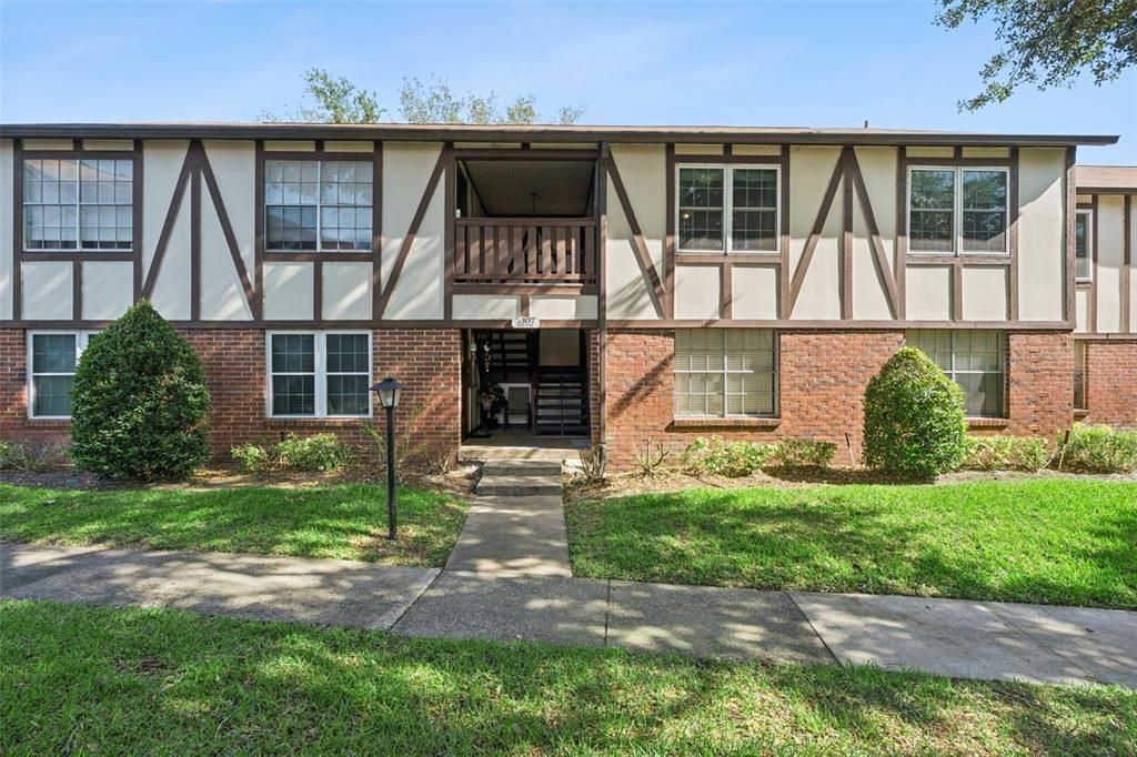 For Sale: $200,000 (2 beds, 2 baths, 1071 Square Feet)