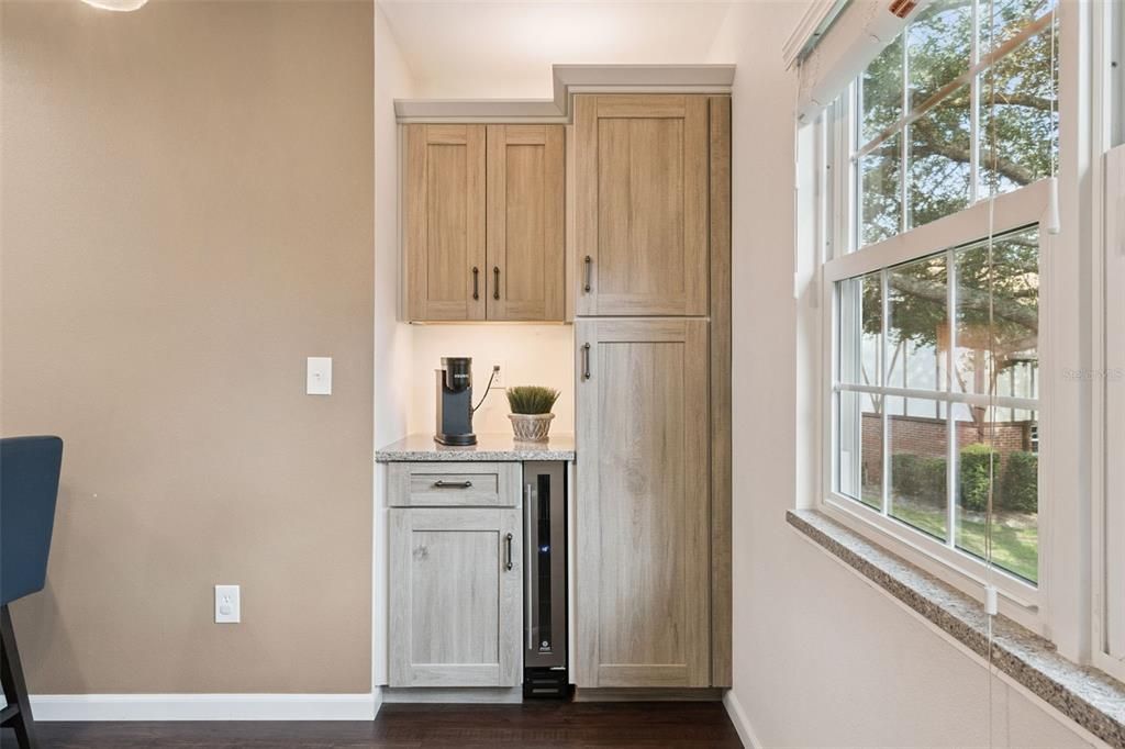 For Sale: $200,000 (2 beds, 2 baths, 1071 Square Feet)