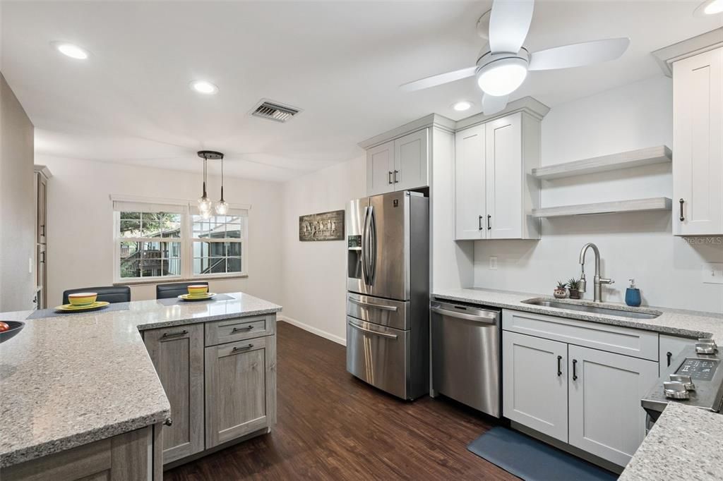 For Sale: $200,000 (2 beds, 2 baths, 1071 Square Feet)