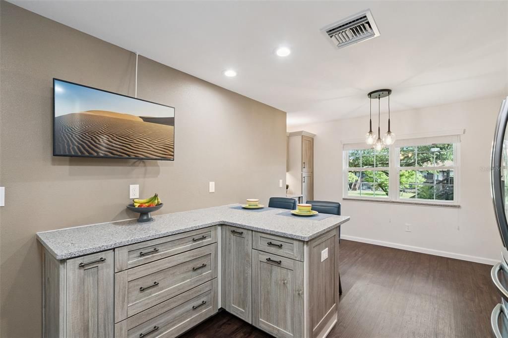 For Sale: $200,000 (2 beds, 2 baths, 1071 Square Feet)