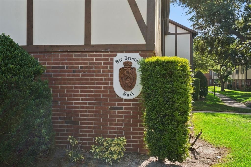 For Sale: $200,000 (2 beds, 2 baths, 1071 Square Feet)