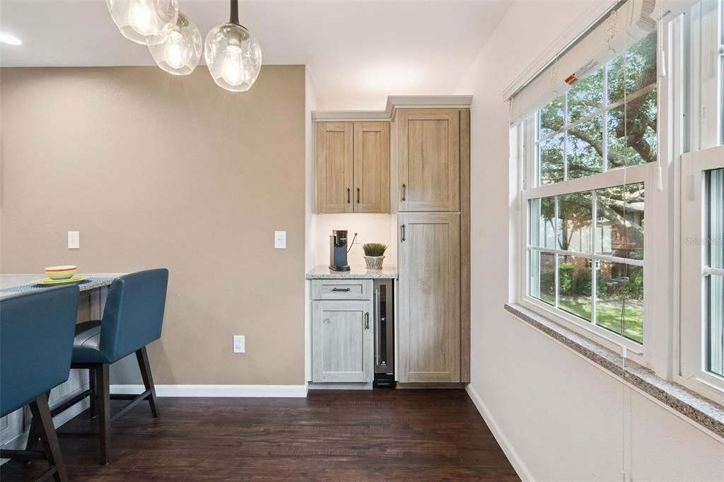 For Sale: $200,000 (2 beds, 2 baths, 1071 Square Feet)