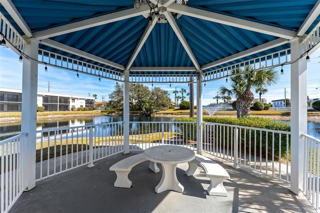 For Sale: $289,900 (2 beds, 2 baths, 1350 Square Feet)