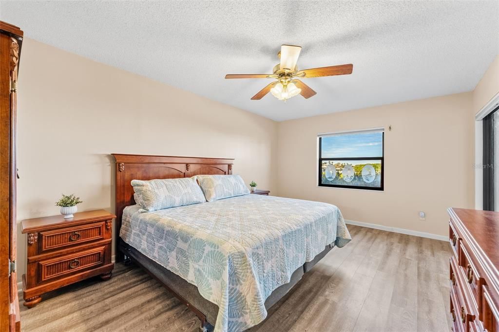 For Sale: $289,900 (2 beds, 2 baths, 1350 Square Feet)