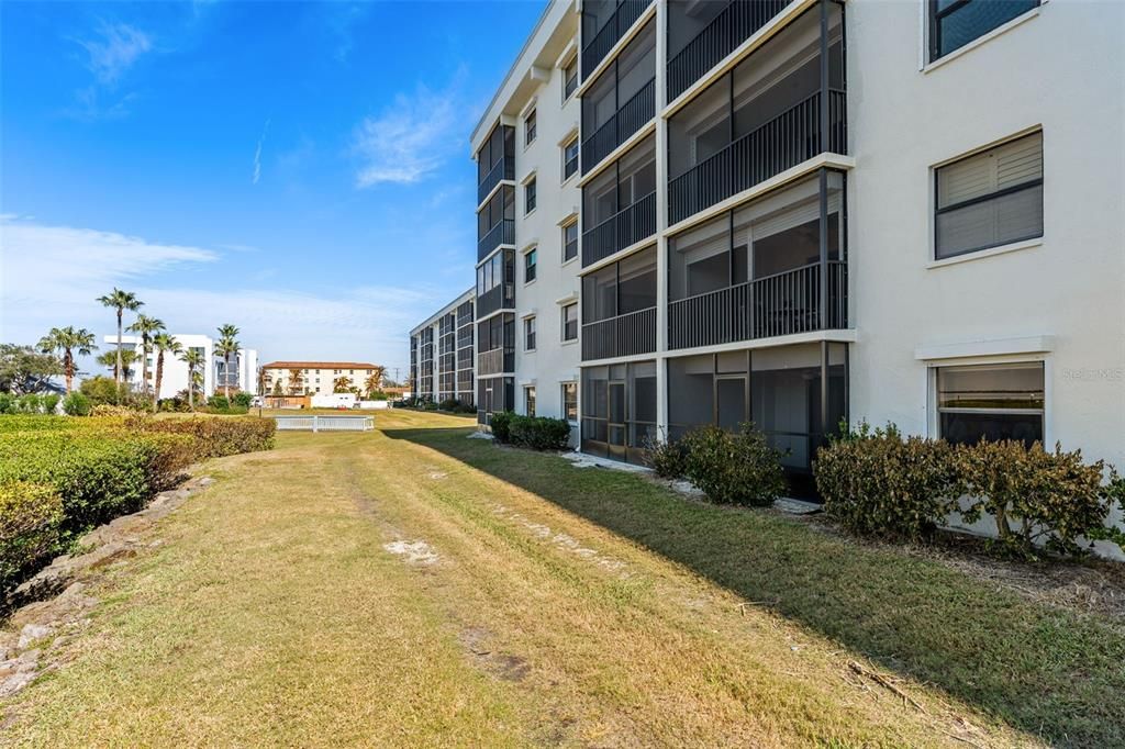 For Sale: $289,900 (2 beds, 2 baths, 1350 Square Feet)