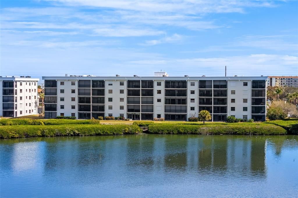 For Sale: $289,900 (2 beds, 2 baths, 1350 Square Feet)