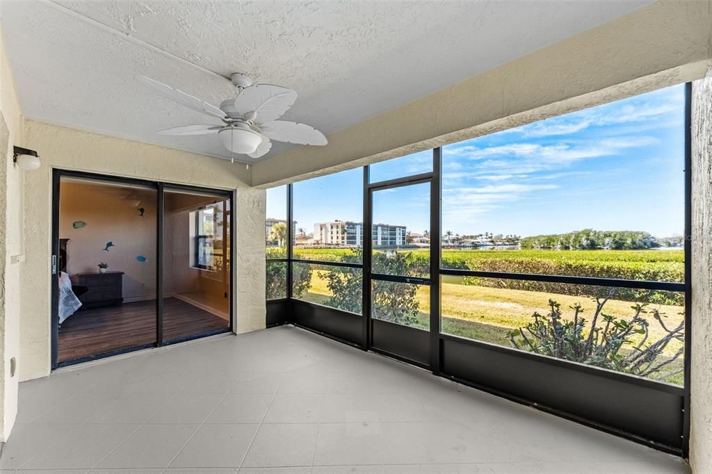 For Sale: $289,900 (2 beds, 2 baths, 1350 Square Feet)